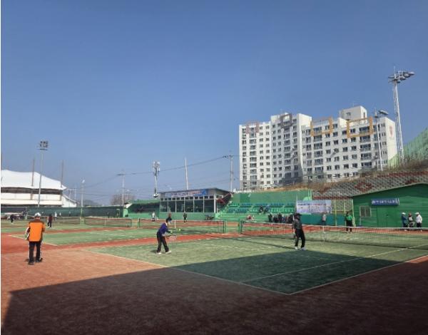 정읍시, ‘제23회 정읍시장배 시니어 테니스 대회’ 성료…“건강한 은빛 열정” 기사 이미지